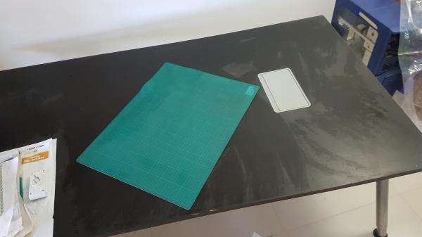 שולחן עבודה ענק של איקאה