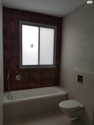 חייקה גרוסמן 1 (בר לב)