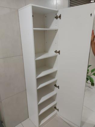 ארון דלת אחת עם מראה