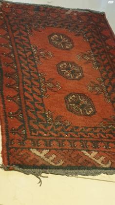 שטיחים אפגניים ארבעה קטנים,