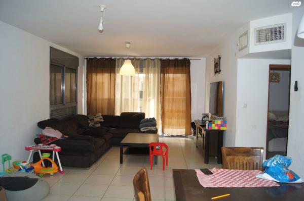 מגורי חיים כהן 4 (נאות שקד)