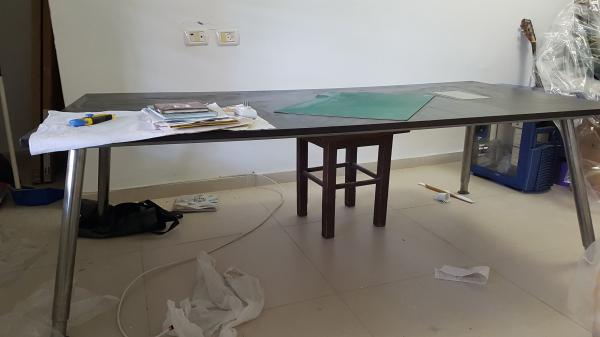 שולחן עבודה ענק של איקאה