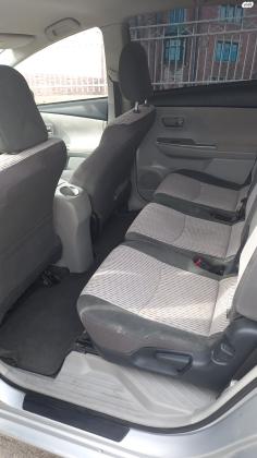 טויוטה פריוס פלוס הייבריד (2017)