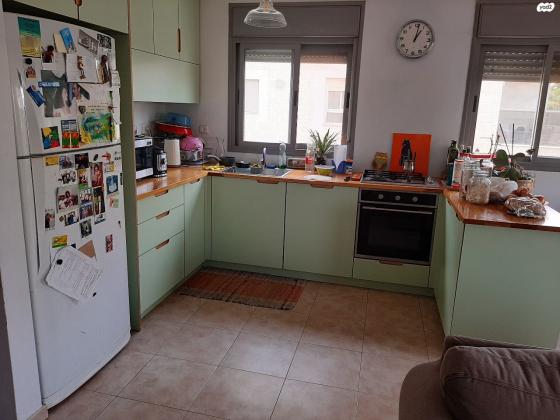 שדרות מנחם בגין 8 (נאות הראשונים)