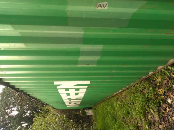 מכולה  12 מטר ענקית עם מזגן 5 טון ולוח חשמל ושקעים לאורך כל המכולה