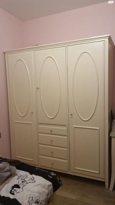 חדר נסיכות מושלם הכולל מיטה,