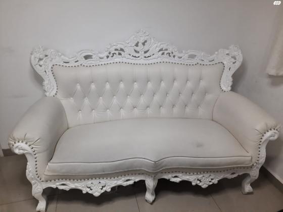 ספה וינטג' בצבע לבן שמורה
