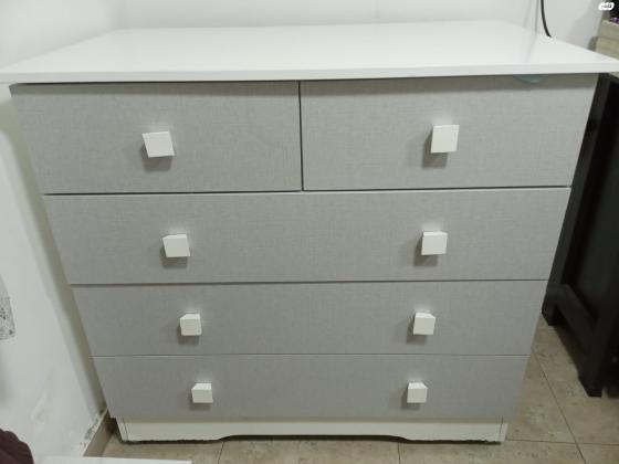 שידה ומזרון של שילב במצב