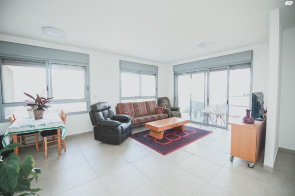 דקל הדום 11 (ניסן)