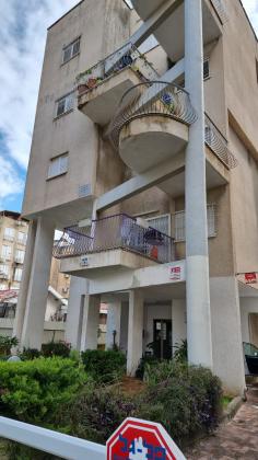 יוסף ספיר 18 (שיפר)