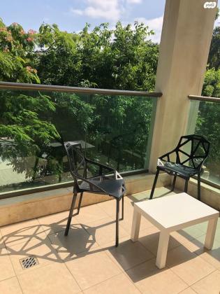 אורי צבי גרינברג 8 (אזורי חן)