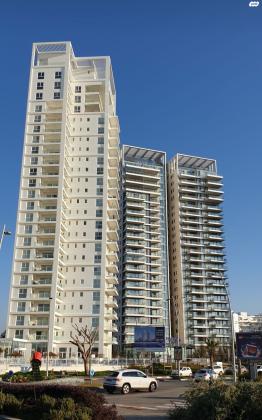 שדרות רחבעם זאבי 15 (גבעת אולגה)