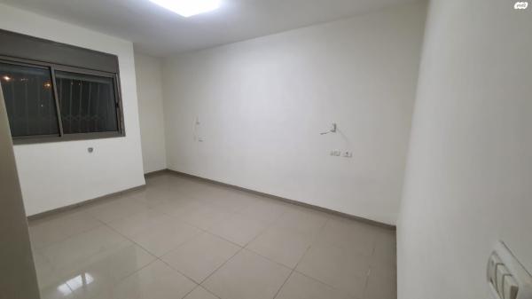 קרן היסוד 11