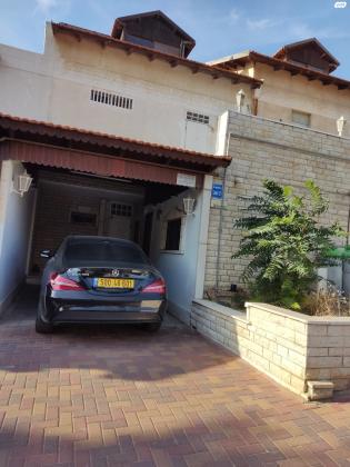 שדרות השושנים 34 (בן גוריון)