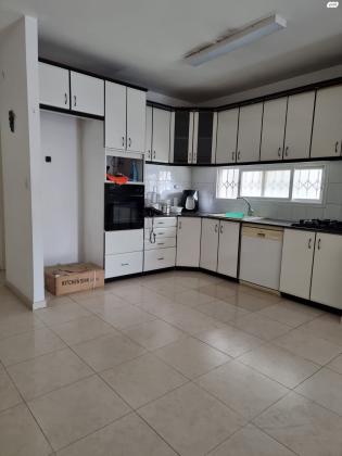 יוסף ספיר 18 (שיפר)