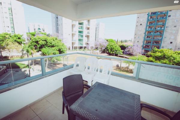 דקל הדום 11 (ניסן)