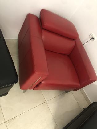 שתי כורסאות מעור אמיתי של