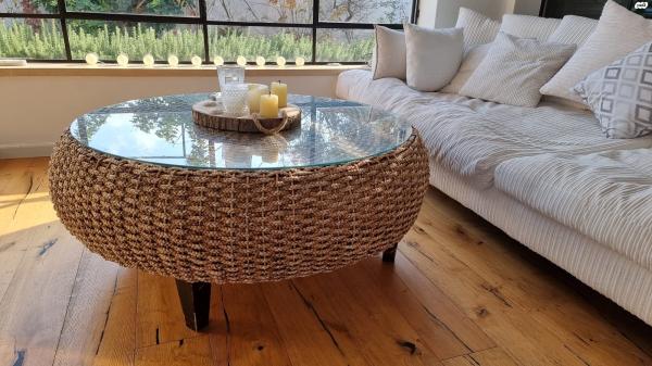 שולחן סלון מעוצב במצב מצוין