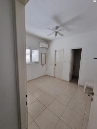 יוסף ספיר 18 (שיפר)