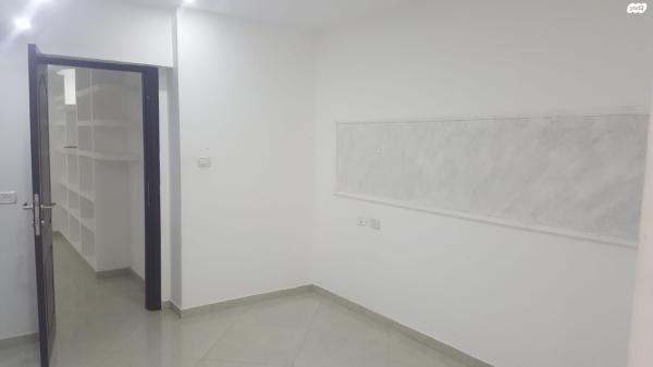 פנים מאירים 14