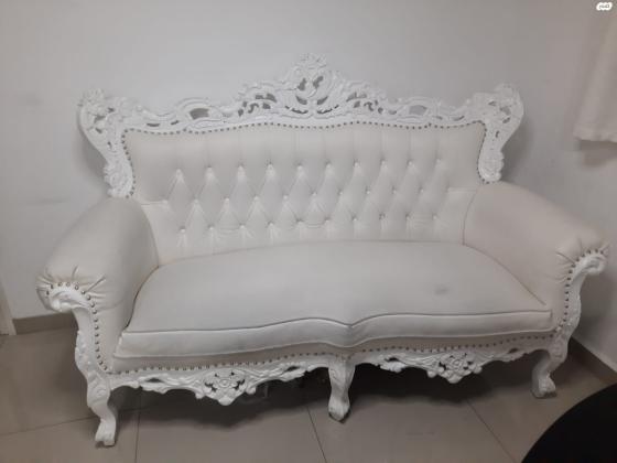 ספה וינטג' בצבע לבן שמורה