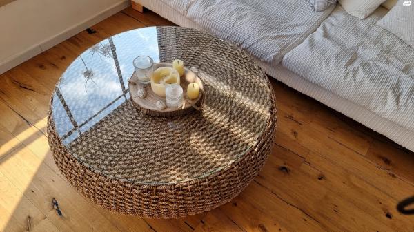 שולחן סלון מעוצב במצב מצוין