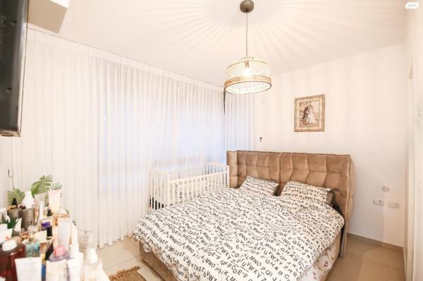 דקל הדום 15 (ניסן)