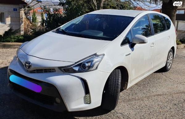 טויוטה פריוס פלוס הייבריד (2017)