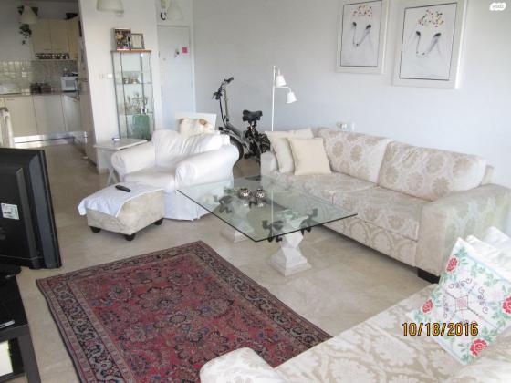 אורי צבי גרינברג 8 (אזורי חן)