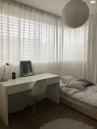 שולחן עבודה במצב מעולה!עבודת נגרות