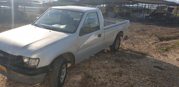 איסוזו איפון 2X4 (2003)