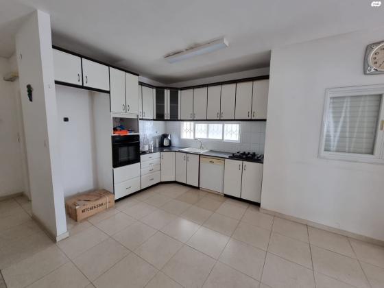 יוסף ספיר 18 (שיפר)