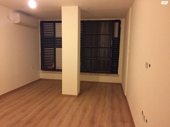 מעפילי אגוז 84 (נוה חן)