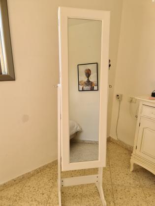 מראה גדולה במצב מעולה שמורה