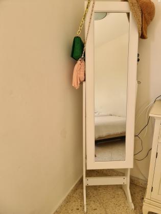 מראה גדולה במצב מעולה שמורה