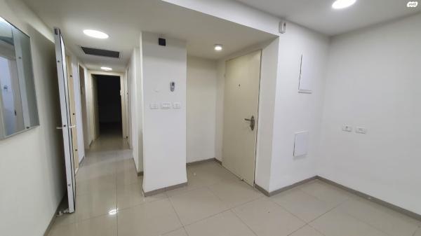 קרן היסוד 11