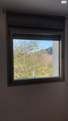 אורי צבי גרינברג 8 (אזורי חן)