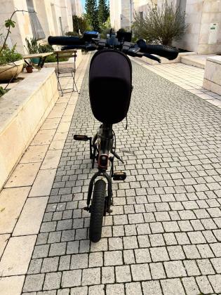אופניים חשמליות מתקפלות קטנות עם