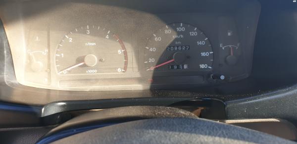 איסוזו איפון 2X4 (2003)