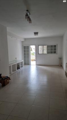 יוסף ספיר 18 (שיפר)