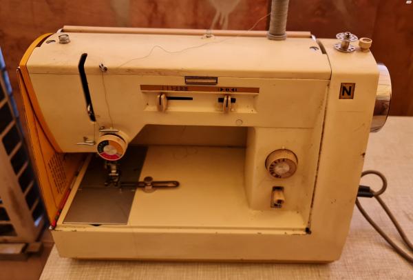 מכונת תפירה ביתית חשמלית עם דוושת הפעלה