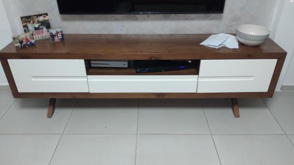 מזנון לסלון צבעים עץ ושמנת