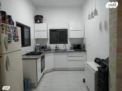 יצחק מוגזח 14 (מילצ'ן;שעריים)