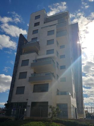 שדרות מנחם בגין 12 (גבעת אולגה)