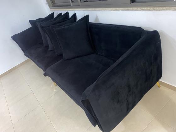 סלון קטיפה שחור עם חיבורים