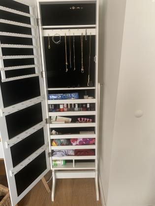 מראה עומדת במצב טוב! קיימת