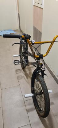אופני BMX פעלולים מקצועיות כולל