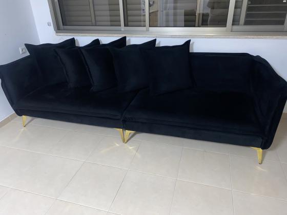 סלון קטיפה שחור עם חיבורים