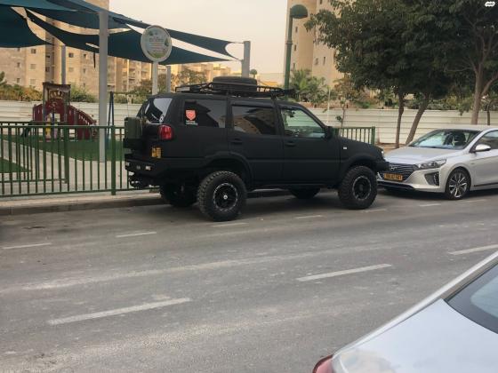 ניסאן טראנו ארוך (2002)