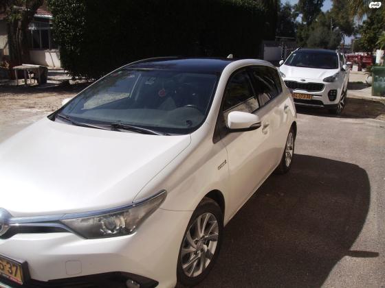 טויוטה אוריס הייבריד (2016)